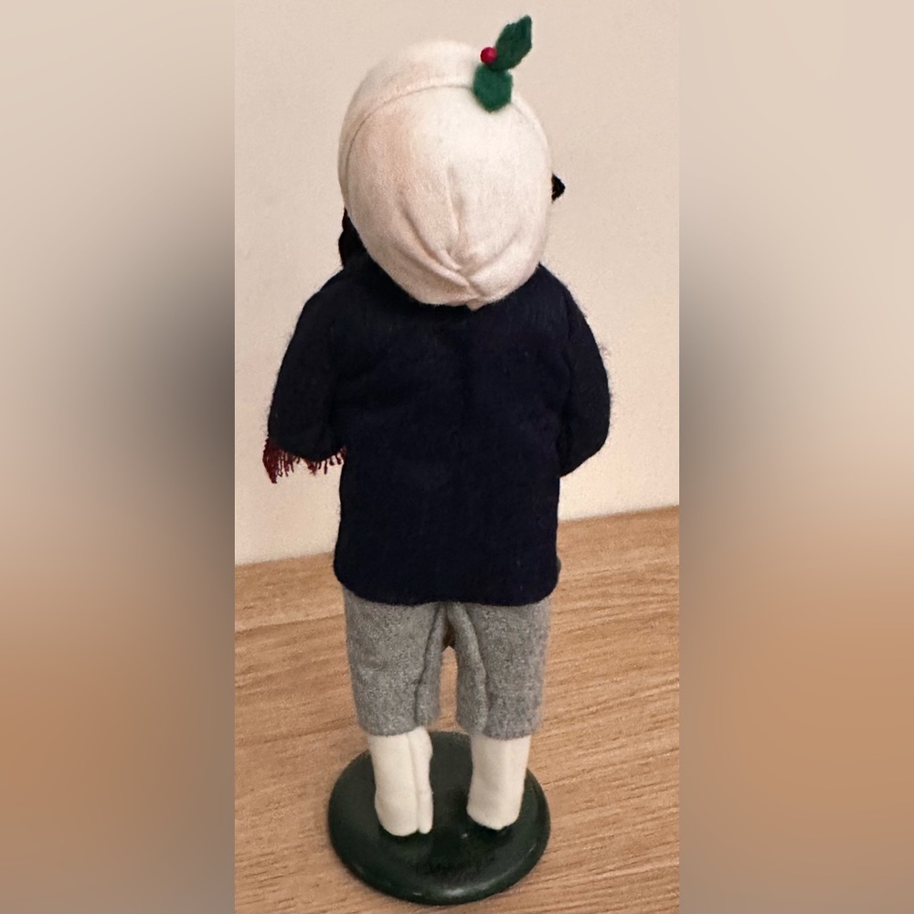 Byers' Choice The Carolers 1994 10" Traditional Child Male Caroler with Skates - Picture 4 of 6